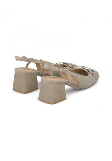 Туфли с высоким носом