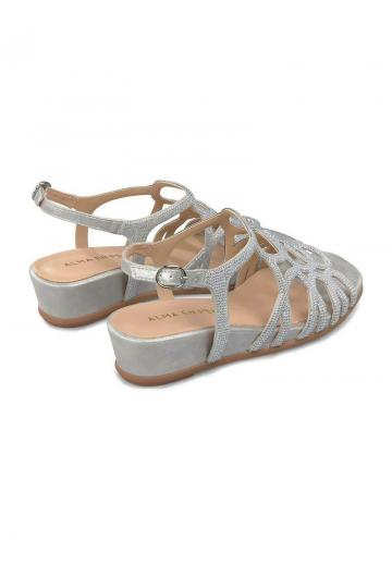 Босоножки на танкетке