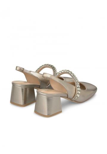 Туфли с высоким носом