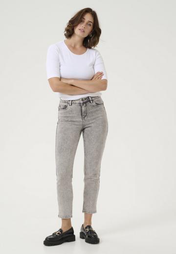 Короткие джинсы