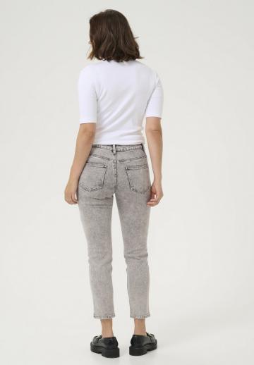 Короткие джинсы
