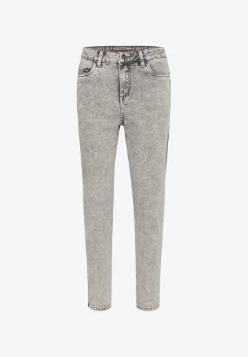 Короткие джинсы