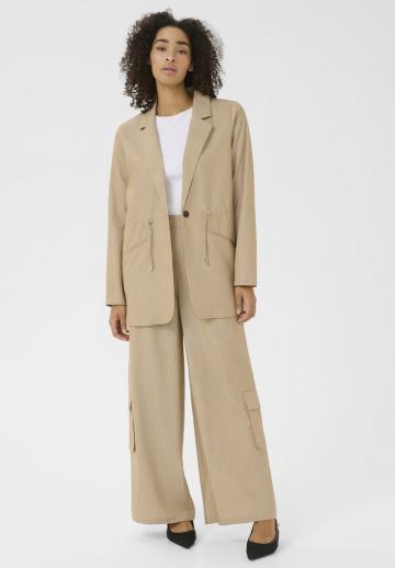 Блейзер с накладными карманами