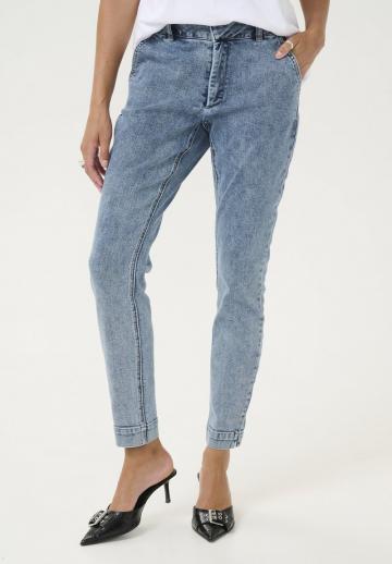 Узкие джинсы