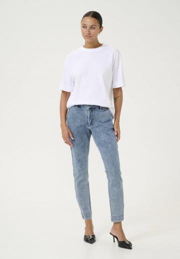 Узкие джинсы