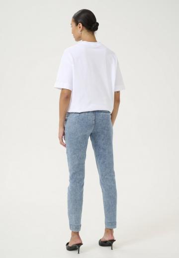 Узкие джинсы