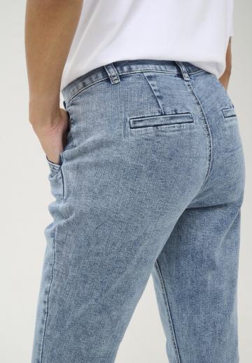 Узкие джинсы