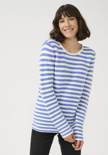 Пуловер в полоску