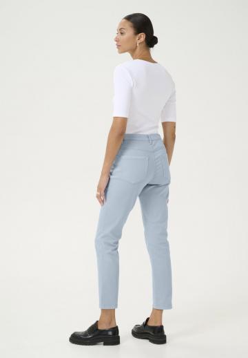 Короткие джинсы