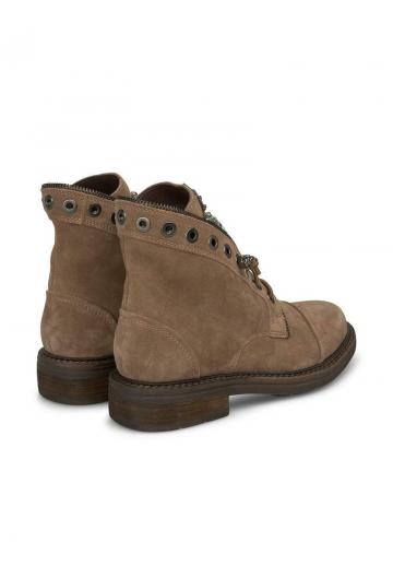 Ботинки на шнуровке