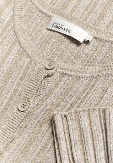 Длинный жилет