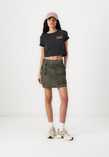 Юбка с накладными карманами