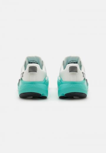 Беговые кроссовки