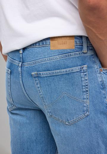 Прямые джинсы