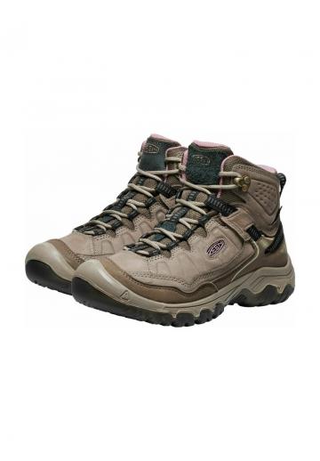 Спортивные сапоги