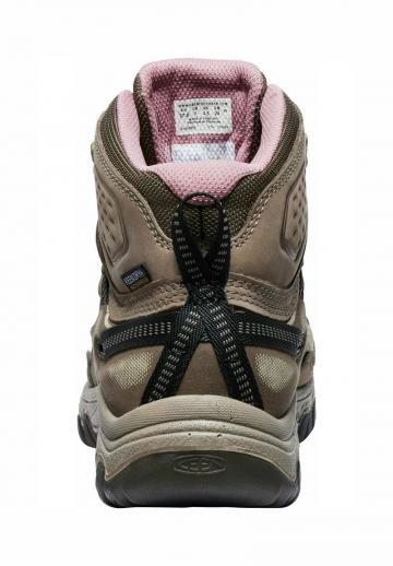 Спортивные сапоги