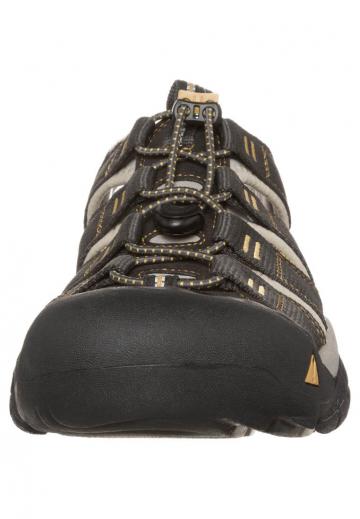 Спортивные сандалии