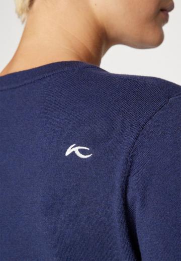 Пуловер с вырезом V