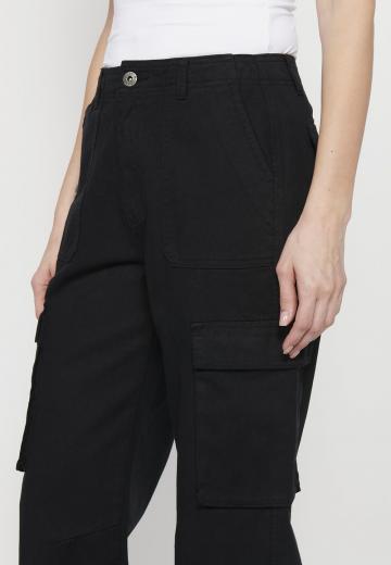Брюки с накладными карманами