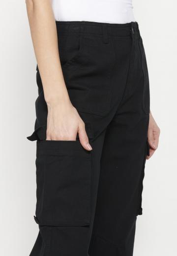 Брюки с накладными карманами