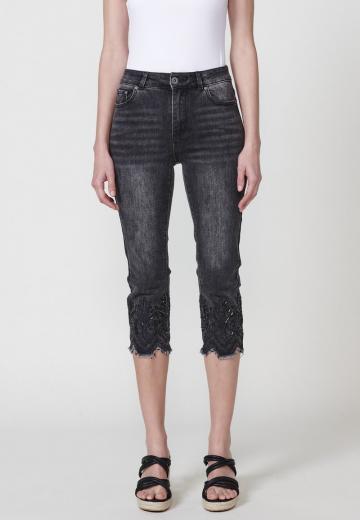 Короткие джинсы