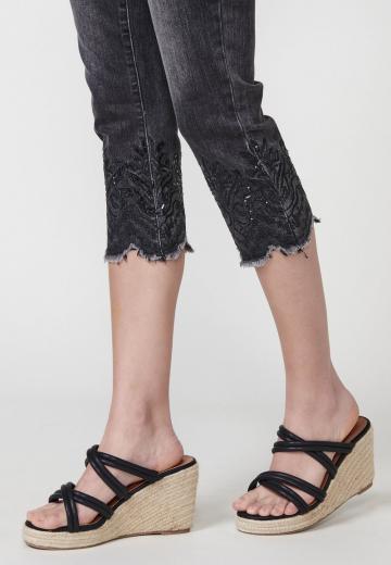 Короткие джинсы