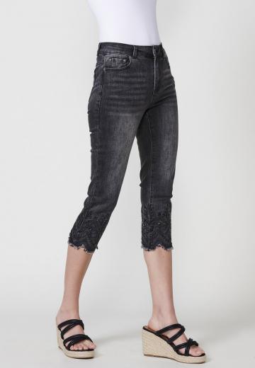 Короткие джинсы