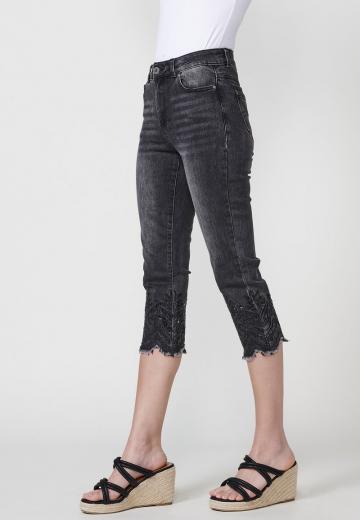 Короткие джинсы