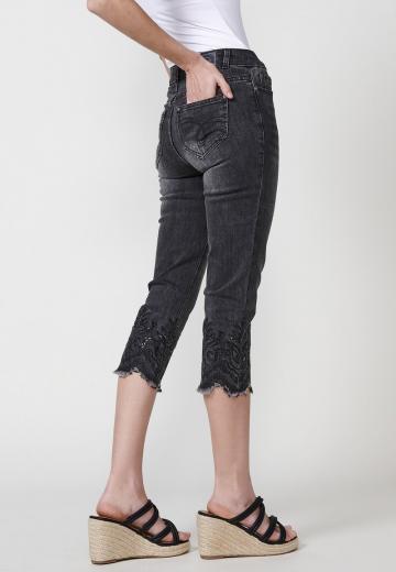 Короткие джинсы