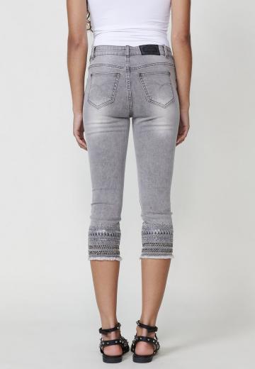 Короткие джинсы