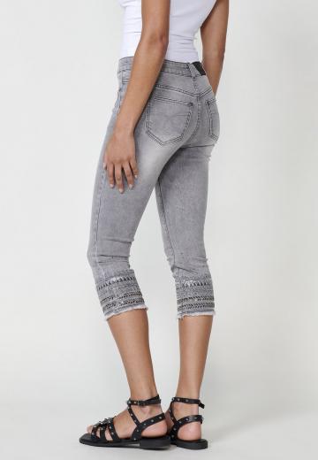Короткие джинсы