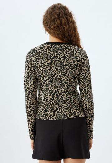 Жаккардовая вязаная кофта