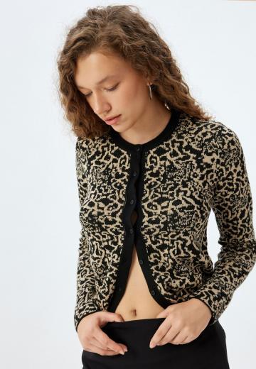 Жаккардовая вязаная кофта