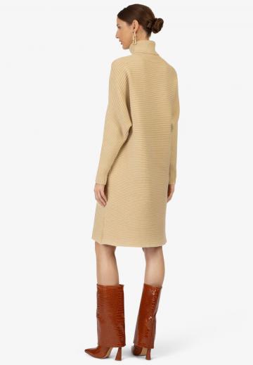 Вязаное платье