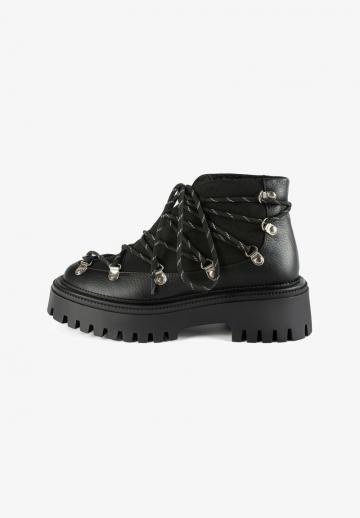 Зимние ботинки