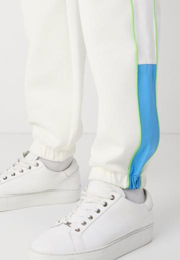 Спортивные штаны