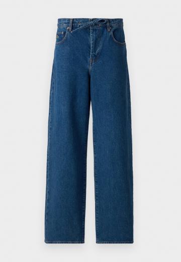 Прямые джинсы