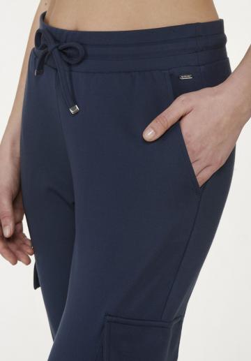 Брюки с накладными карманами