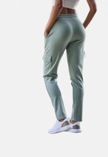 Брюки с накладными карманами