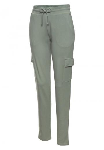 Брюки с накладными карманами