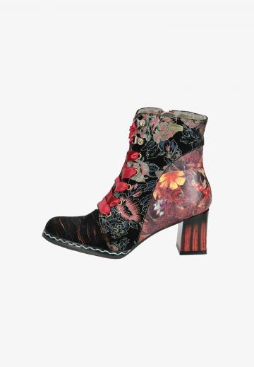 Ботинки на шнуровке