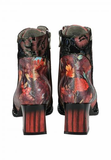 Ботинки на шнуровке