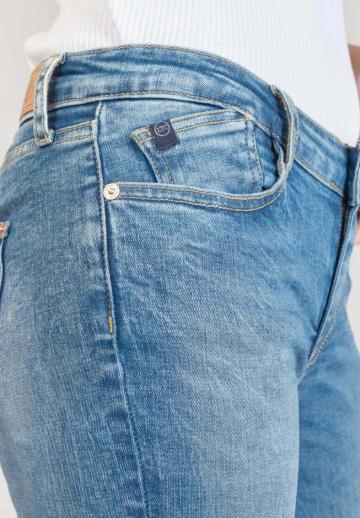 Короткие джинсы