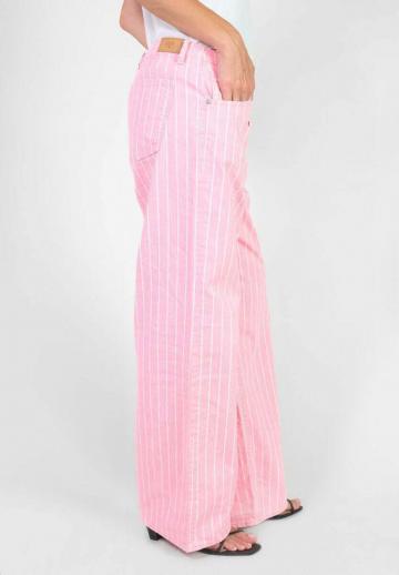 Свободные джинсы