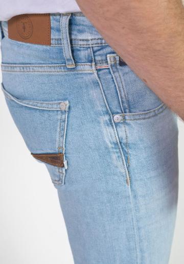 Узкие джинсы