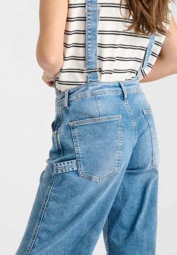 Джинсовый комбинезон