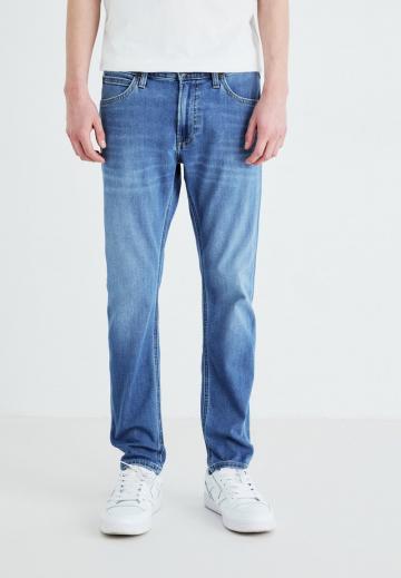 Узкие джинсы