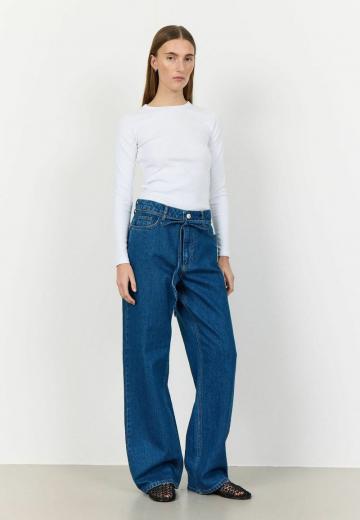 Клешеные джинсы