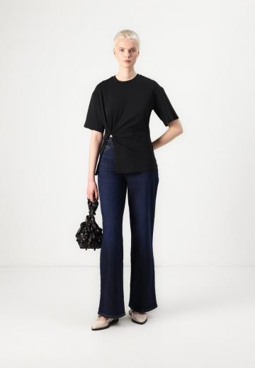 Клешеные брюки