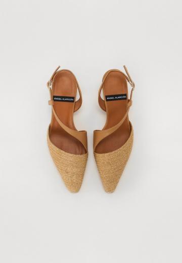 Туфли с ремешком